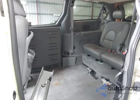 2004 Chrysler Town & Country Limited из США, поврежденный, VIN 2C8GP64LX4R613240